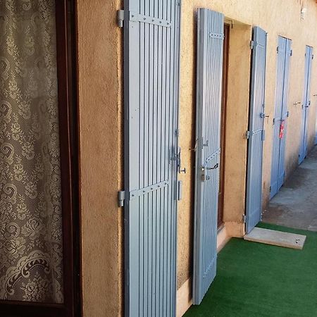 Hotel Restaurant Les 3 Chenes Fréjus エクステリア 写真