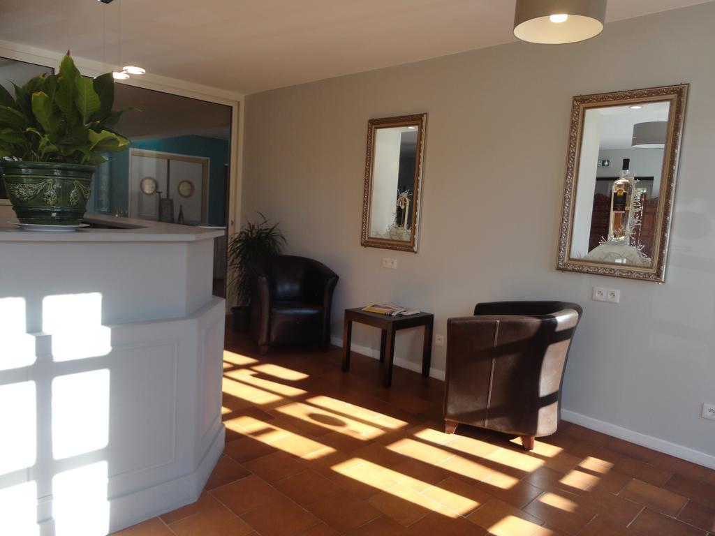Hotel Restaurant Les 3 Chenes Fréjus エクステリア 写真