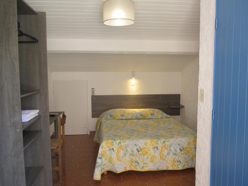Hotel Restaurant Les 3 Chenes Fréjus エクステリア 写真