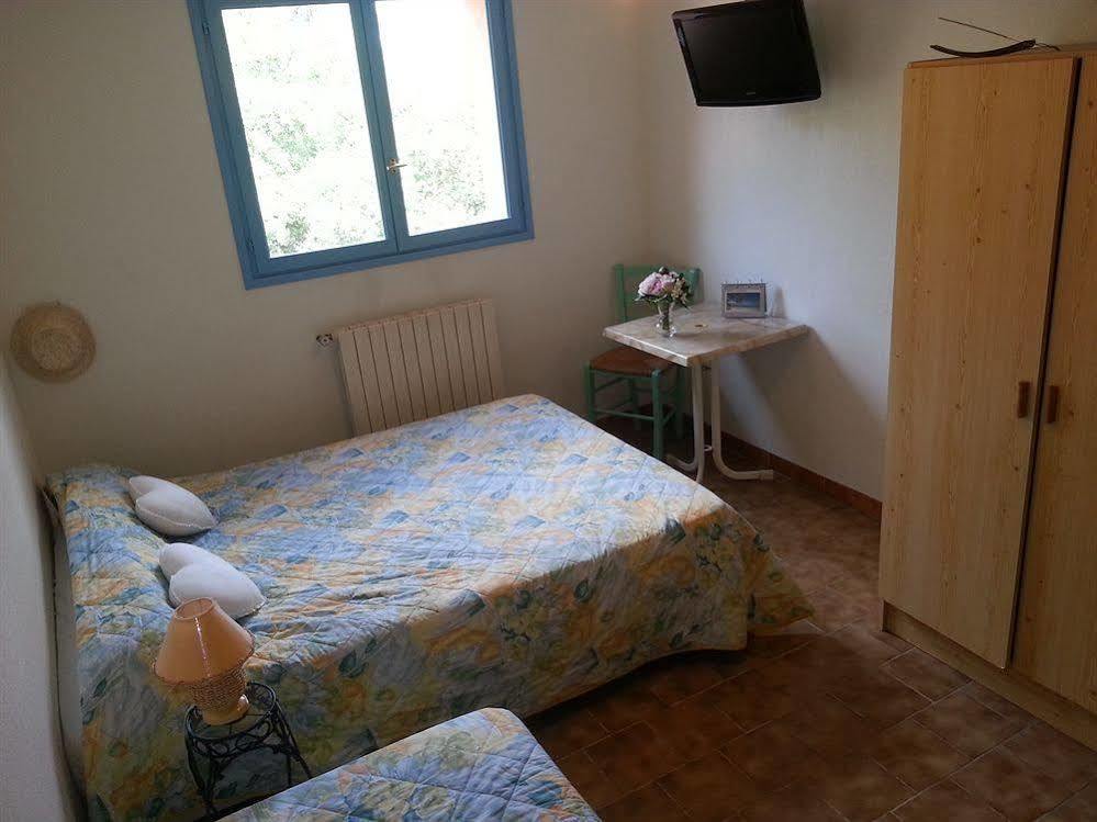 Hotel Restaurant Les 3 Chenes Fréjus エクステリア 写真