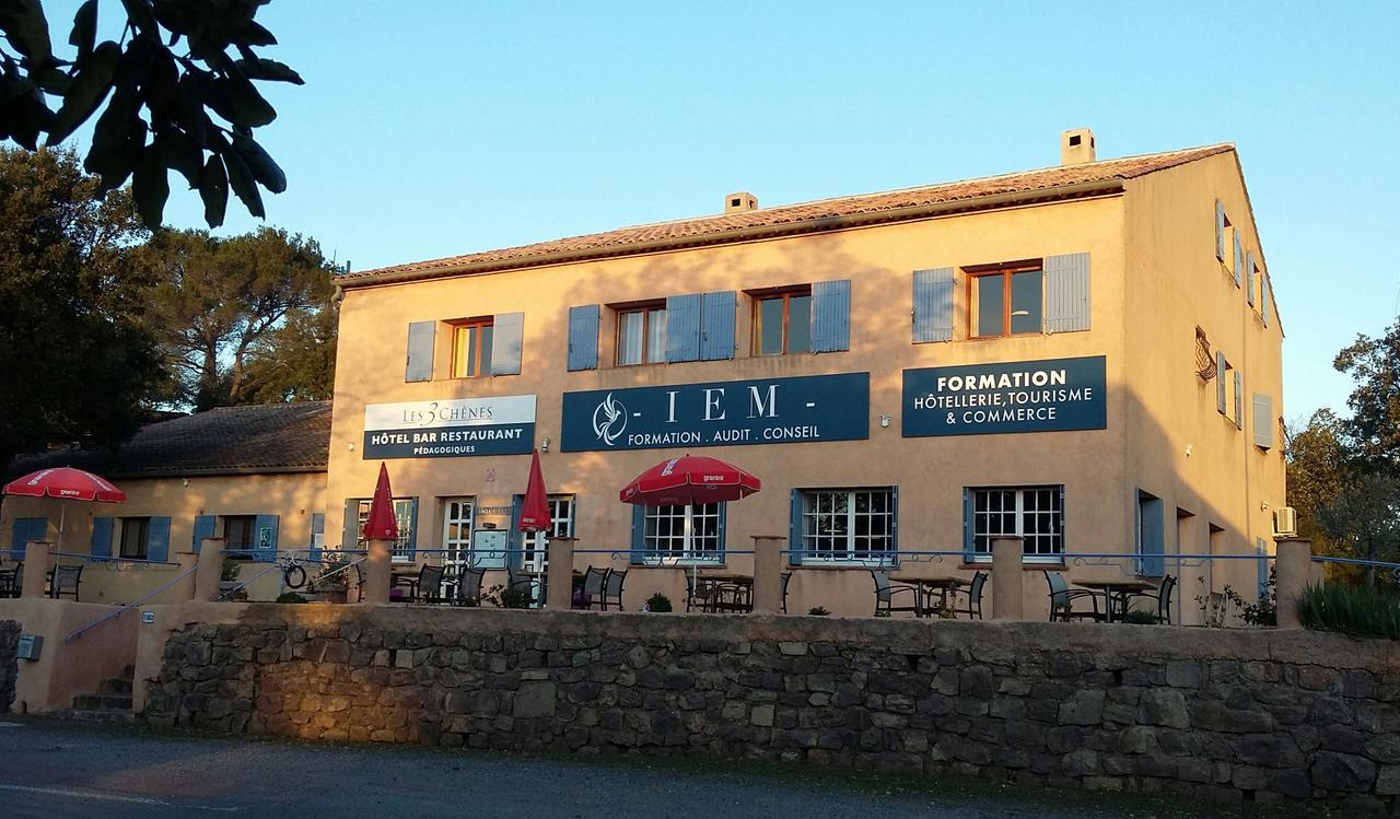 Hotel Restaurant Les 3 Chenes Fréjus エクステリア 写真