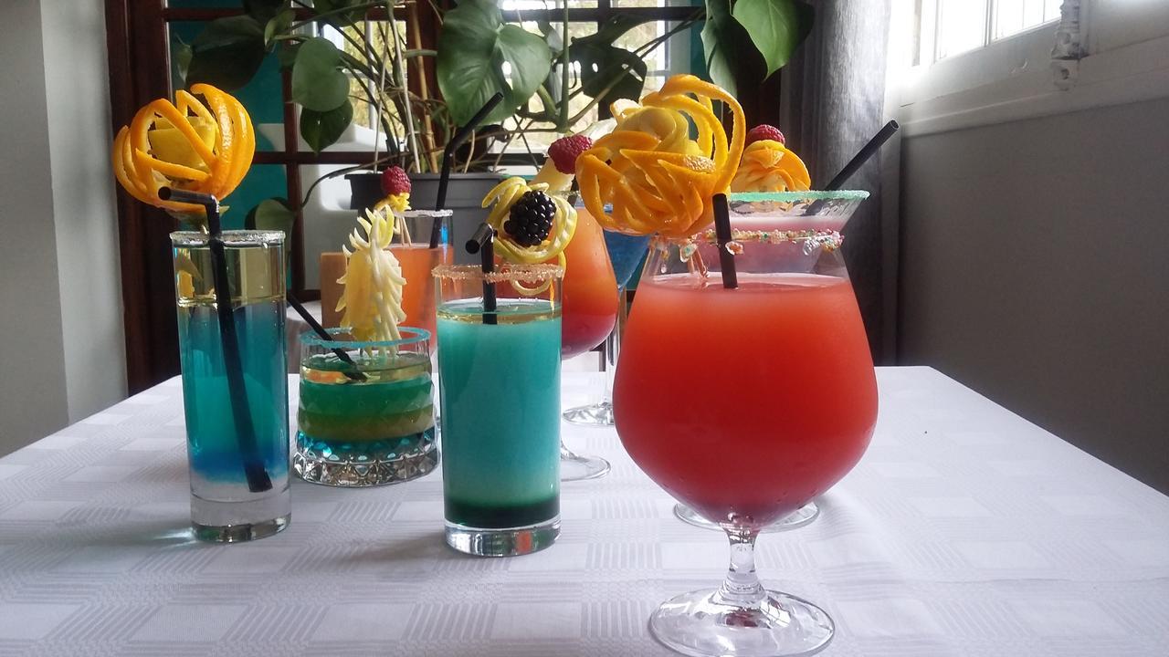 Hotel Restaurant Les 3 Chenes Fréjus エクステリア 写真