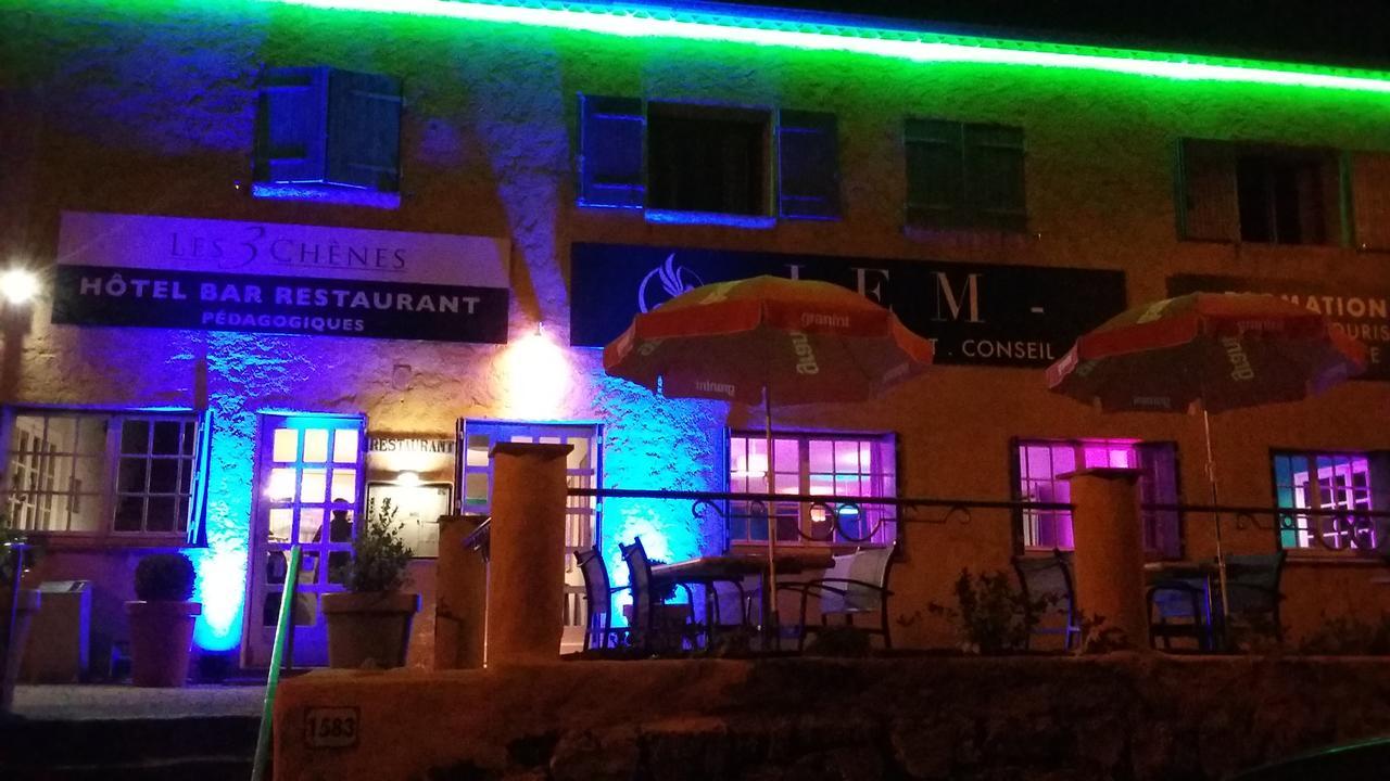 Hotel Restaurant Les 3 Chenes Fréjus エクステリア 写真