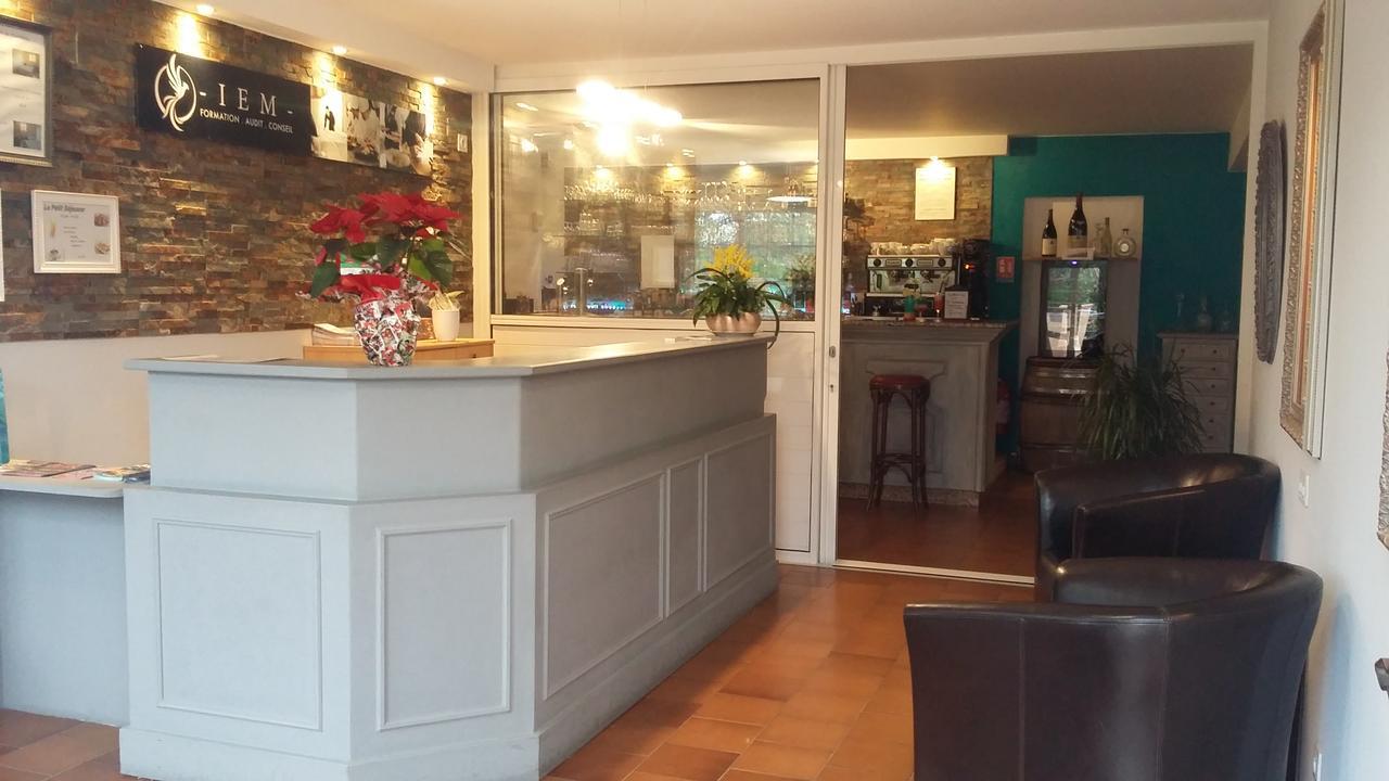 Hotel Restaurant Les 3 Chenes Fréjus エクステリア 写真