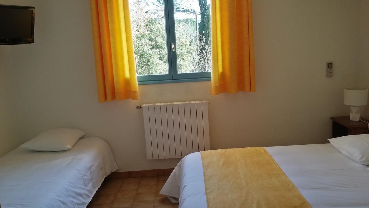 Hotel Restaurant Les 3 Chenes Fréjus エクステリア 写真