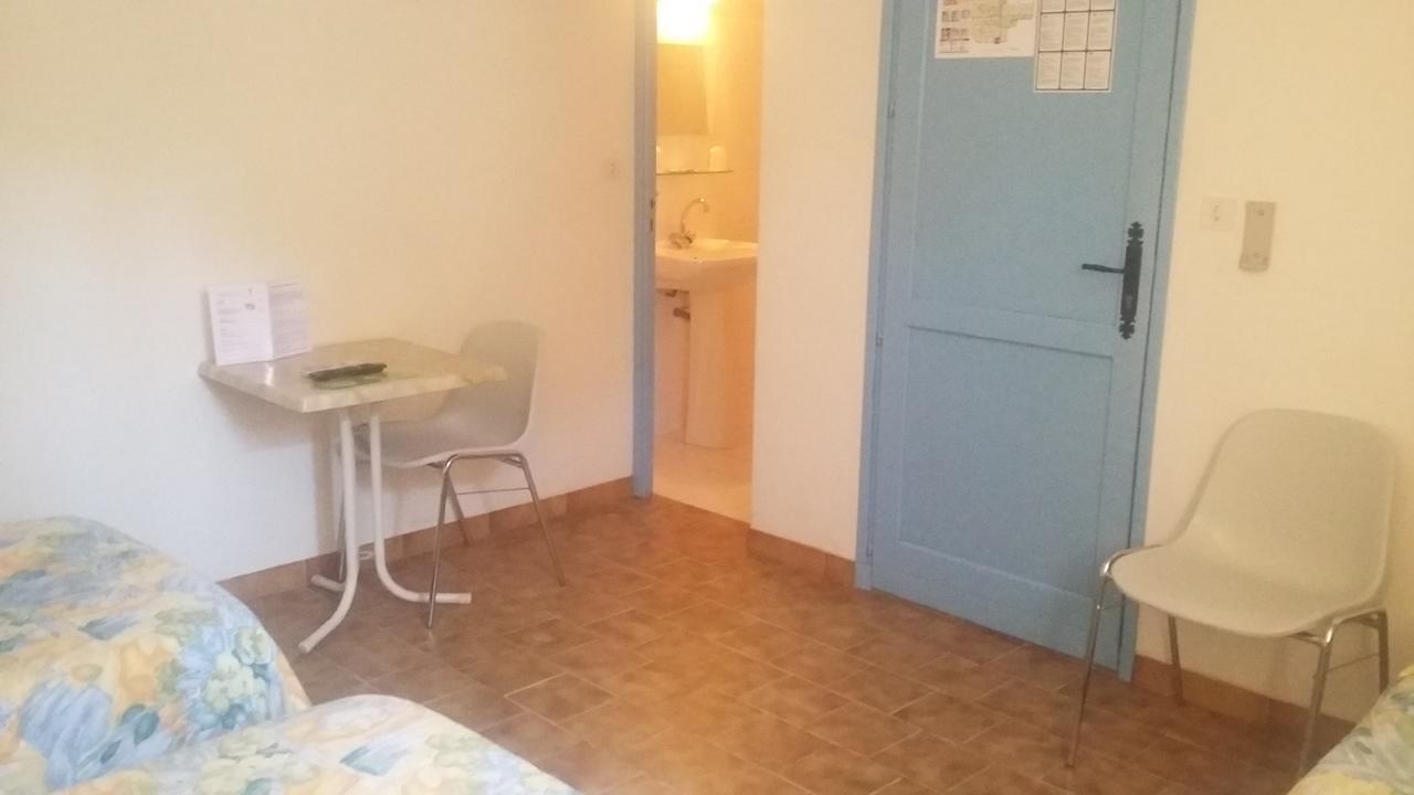 Hotel Restaurant Les 3 Chenes Fréjus エクステリア 写真