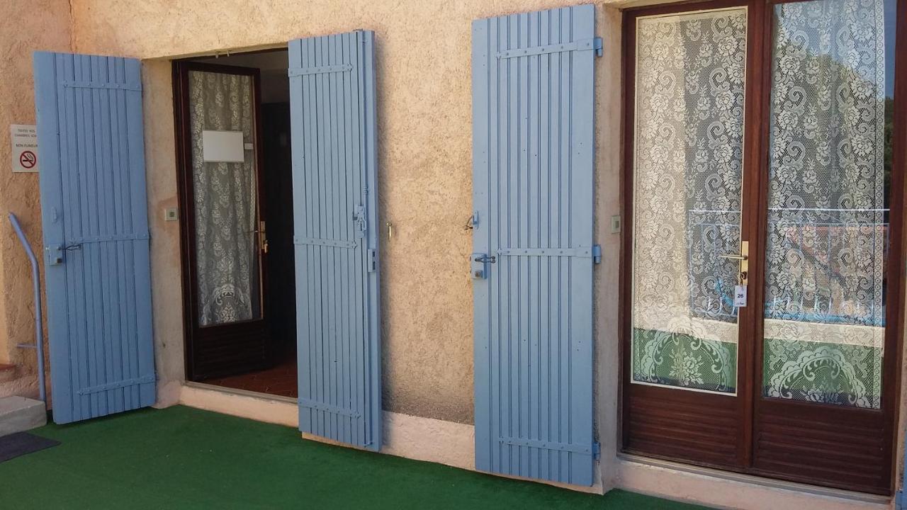 Hotel Restaurant Les 3 Chenes Fréjus エクステリア 写真